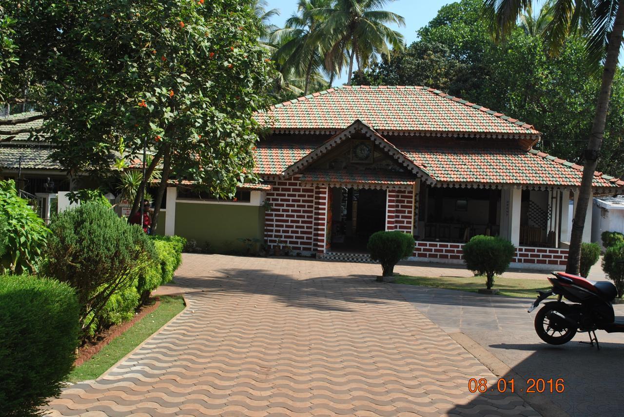 Hill Top Goa Lodge Vagator Exteriör bild