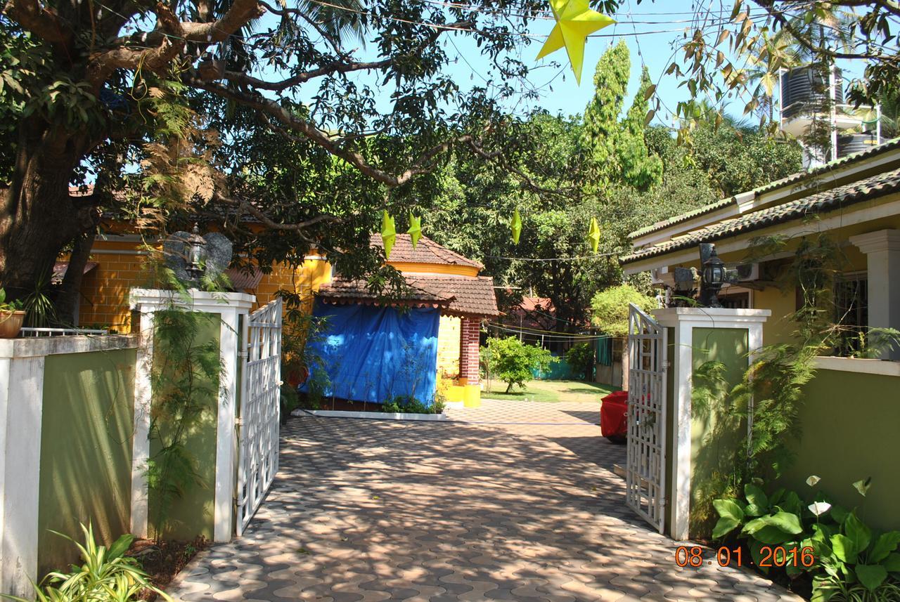 Hill Top Goa Lodge Vagator Exteriör bild